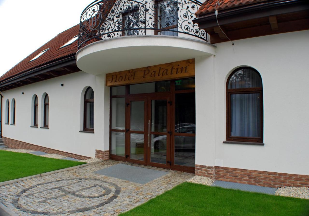 Hotel Palatin Oravsky Podzamok Exteriör bild