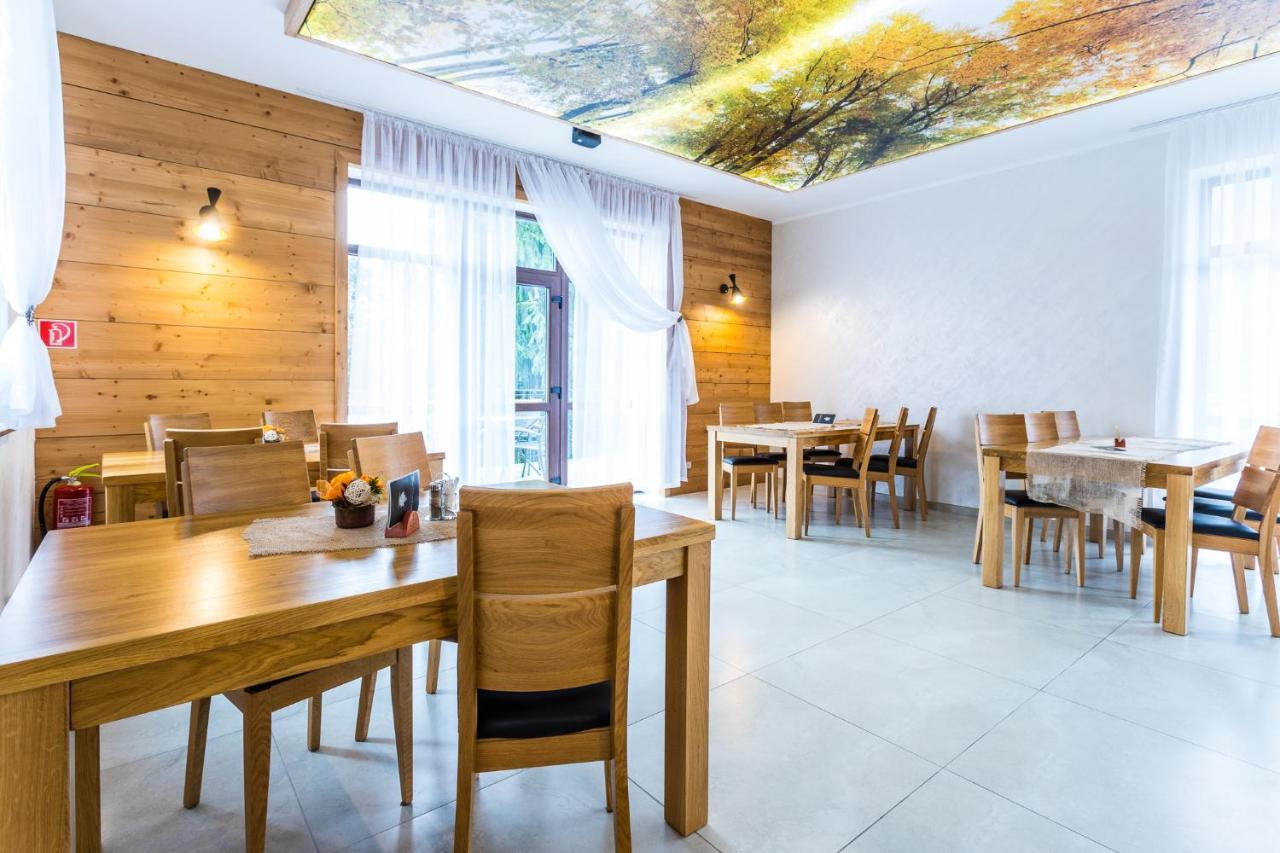 Hotel Palatin Oravsky Podzamok Exteriör bild